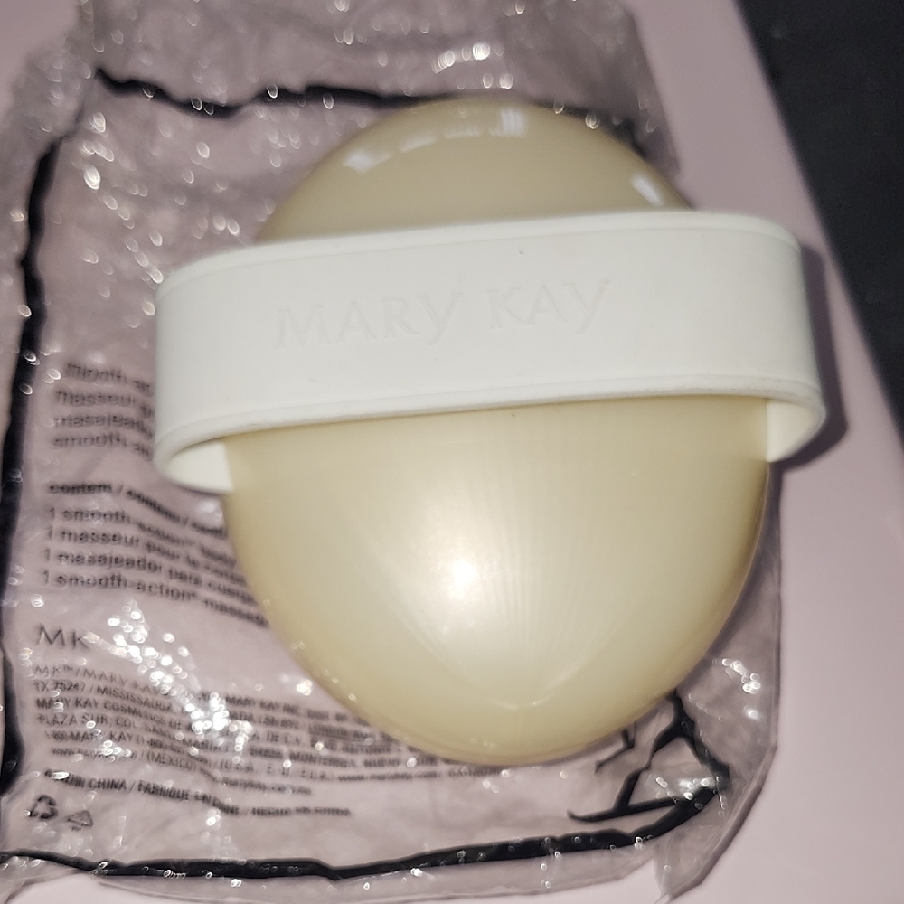 Mary Kay Smooth Action Body Massager Cream Exfoliant Scrub "brush" with strap